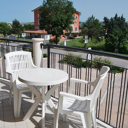 Eu Ropa Hotel Nereto Dış mekan fotoğraf