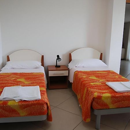 Eu Ropa Hotel Nereto Dış mekan fotoğraf