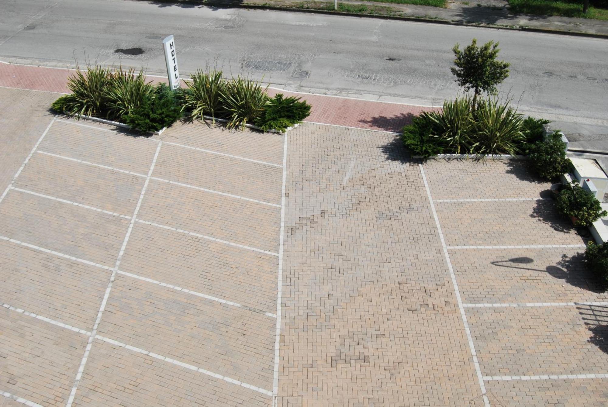 Eu Ropa Hotel Nereto Dış mekan fotoğraf
