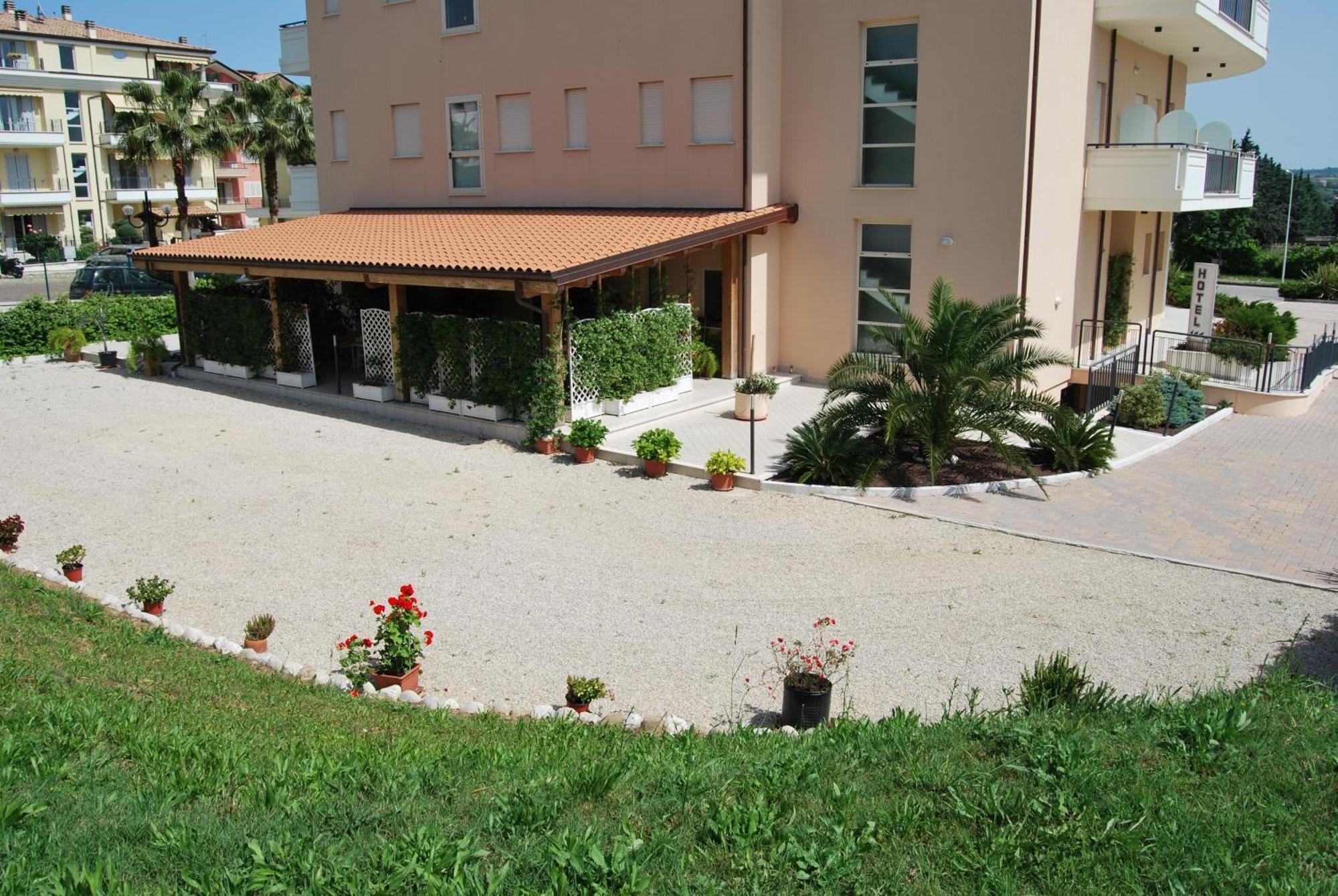 Eu Ropa Hotel Nereto Dış mekan fotoğraf