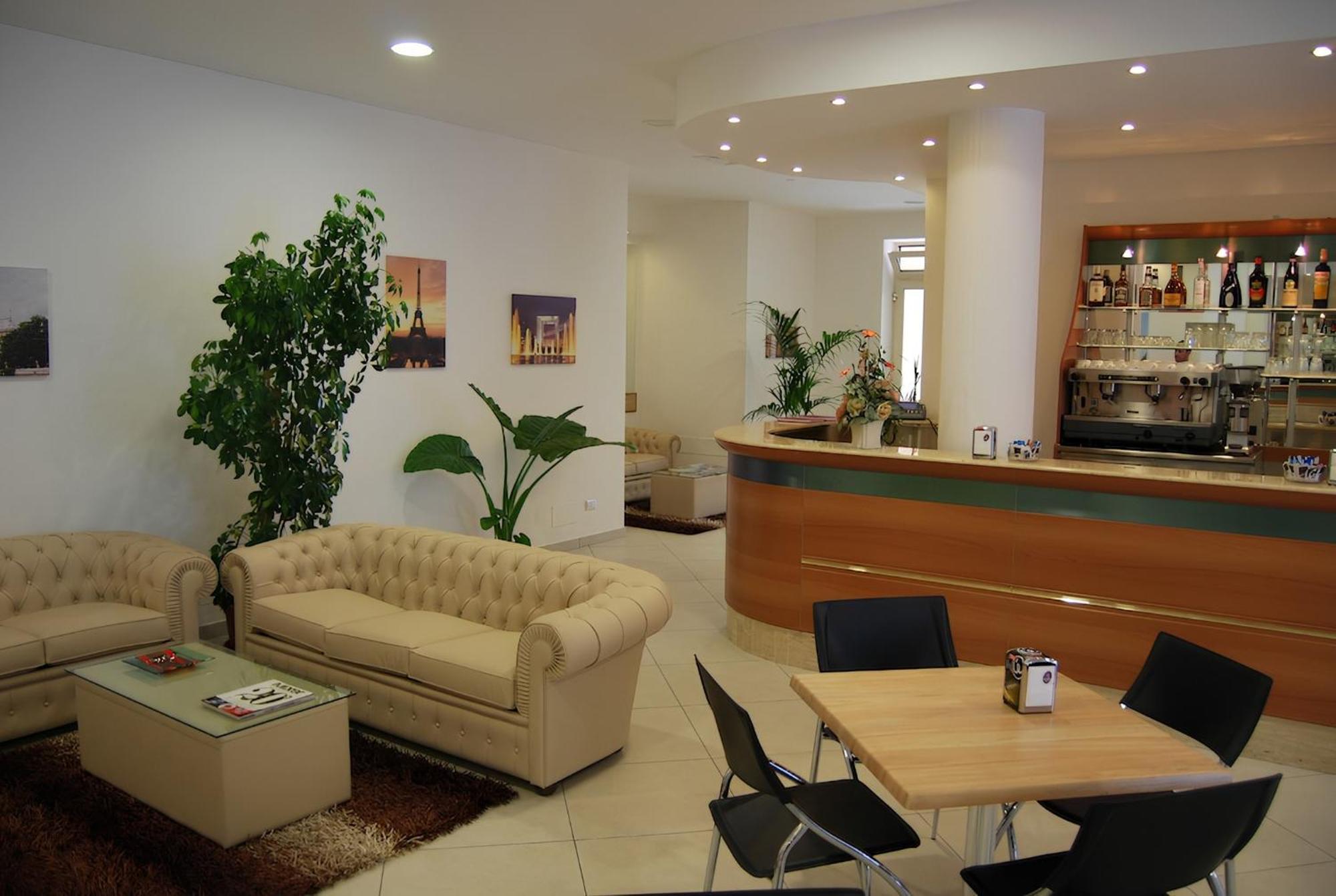 Eu Ropa Hotel Nereto Dış mekan fotoğraf