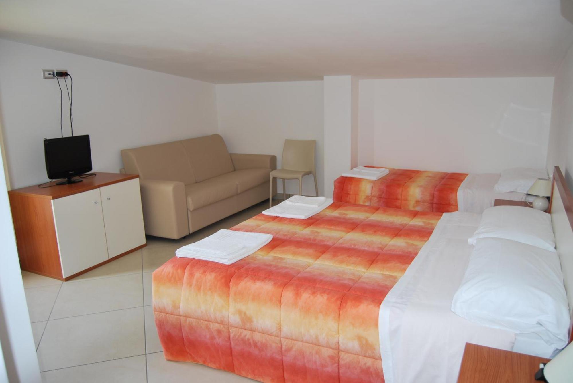 Eu Ropa Hotel Nereto Dış mekan fotoğraf