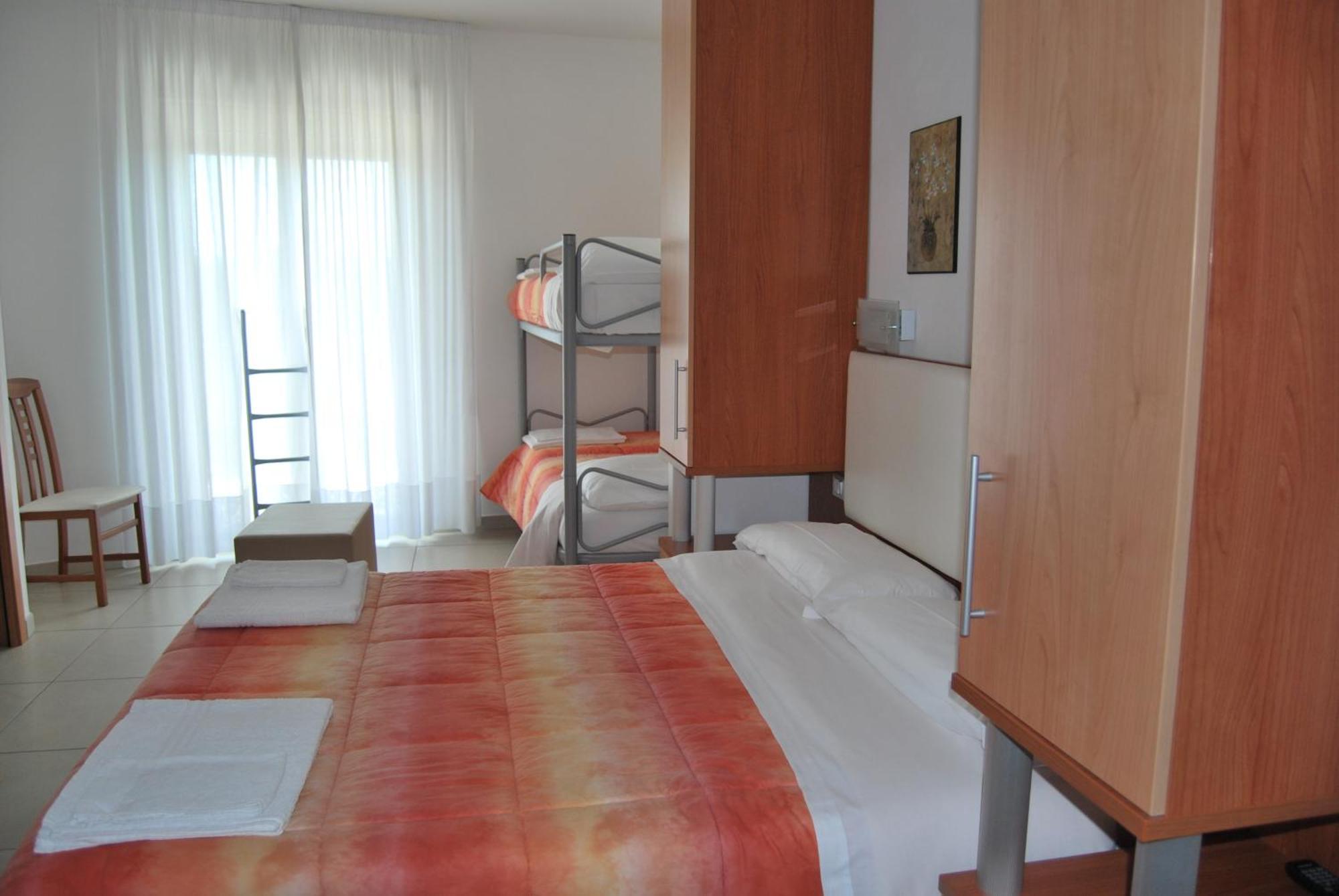Eu Ropa Hotel Nereto Dış mekan fotoğraf