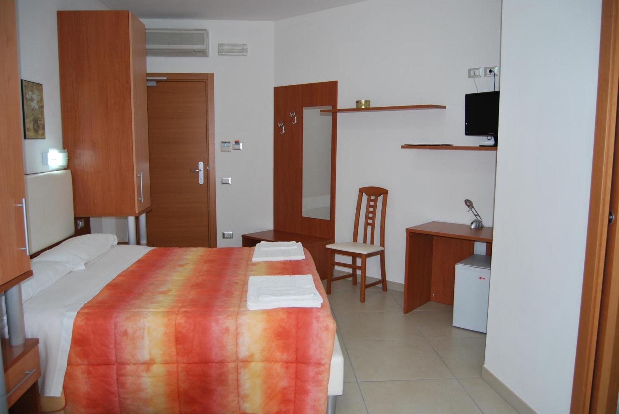 Eu Ropa Hotel Nereto Dış mekan fotoğraf
