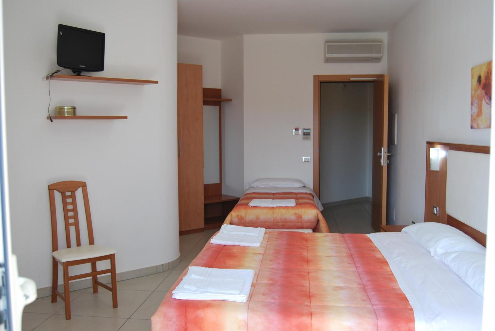 Eu Ropa Hotel Nereto Dış mekan fotoğraf