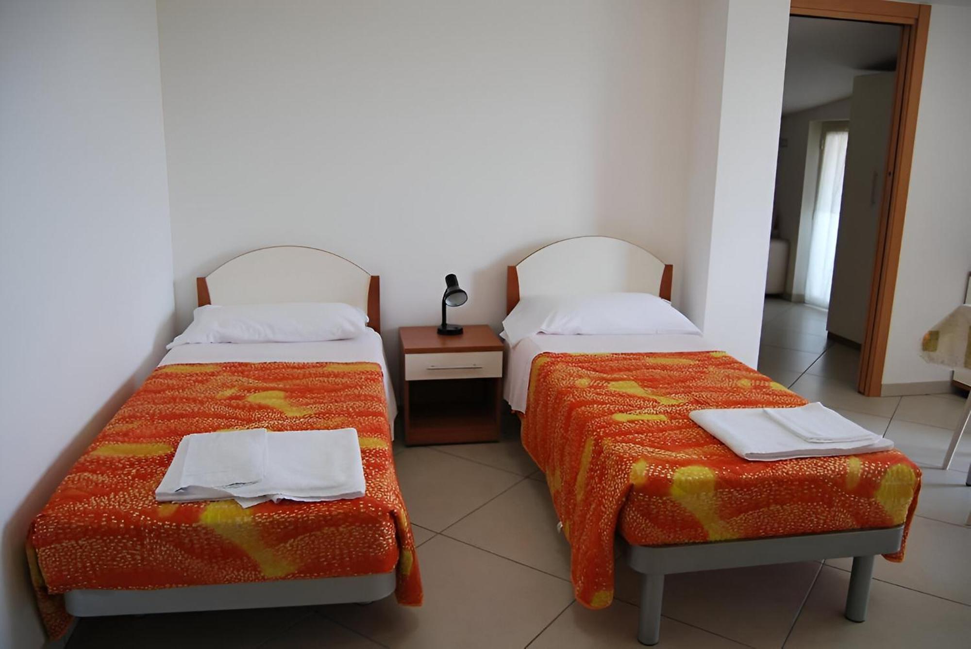 Eu Ropa Hotel Nereto Dış mekan fotoğraf